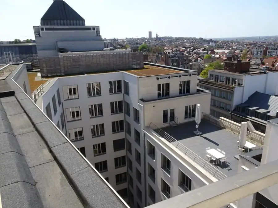 Toiture plate urbaine terminée — réalisation toiture par Toiture.be