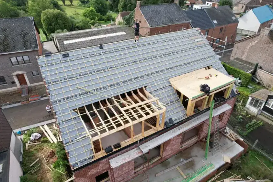 Chantier de toiture en cours — réalisation toiture par Toiture Tarsilla
